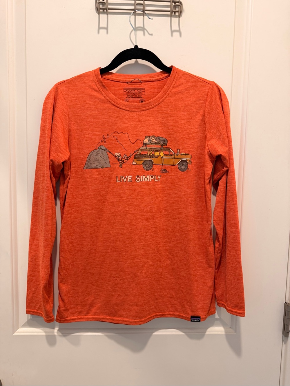 Patagonia Capilene Cool
Daily Long Sleeve Shirt Size
S Orange Graphic